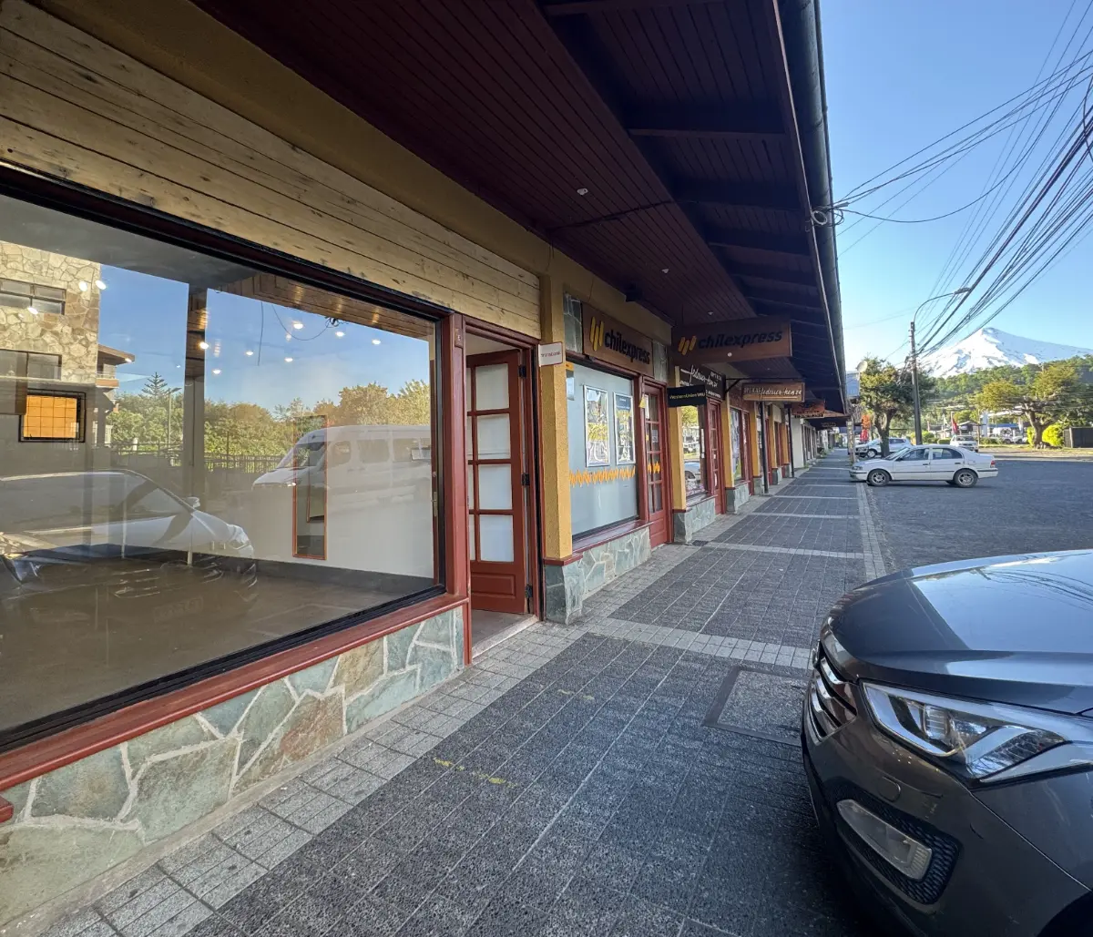 https://images.propercial.com/properties/81742/70facf8a-1156-5549-8338-cba52dcd5f34.webp
