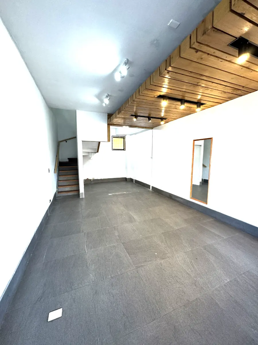 https://images.propercial.com/properties/81742/e86ce6ae-24e2-59fe-9611-59db221c3637.webp
