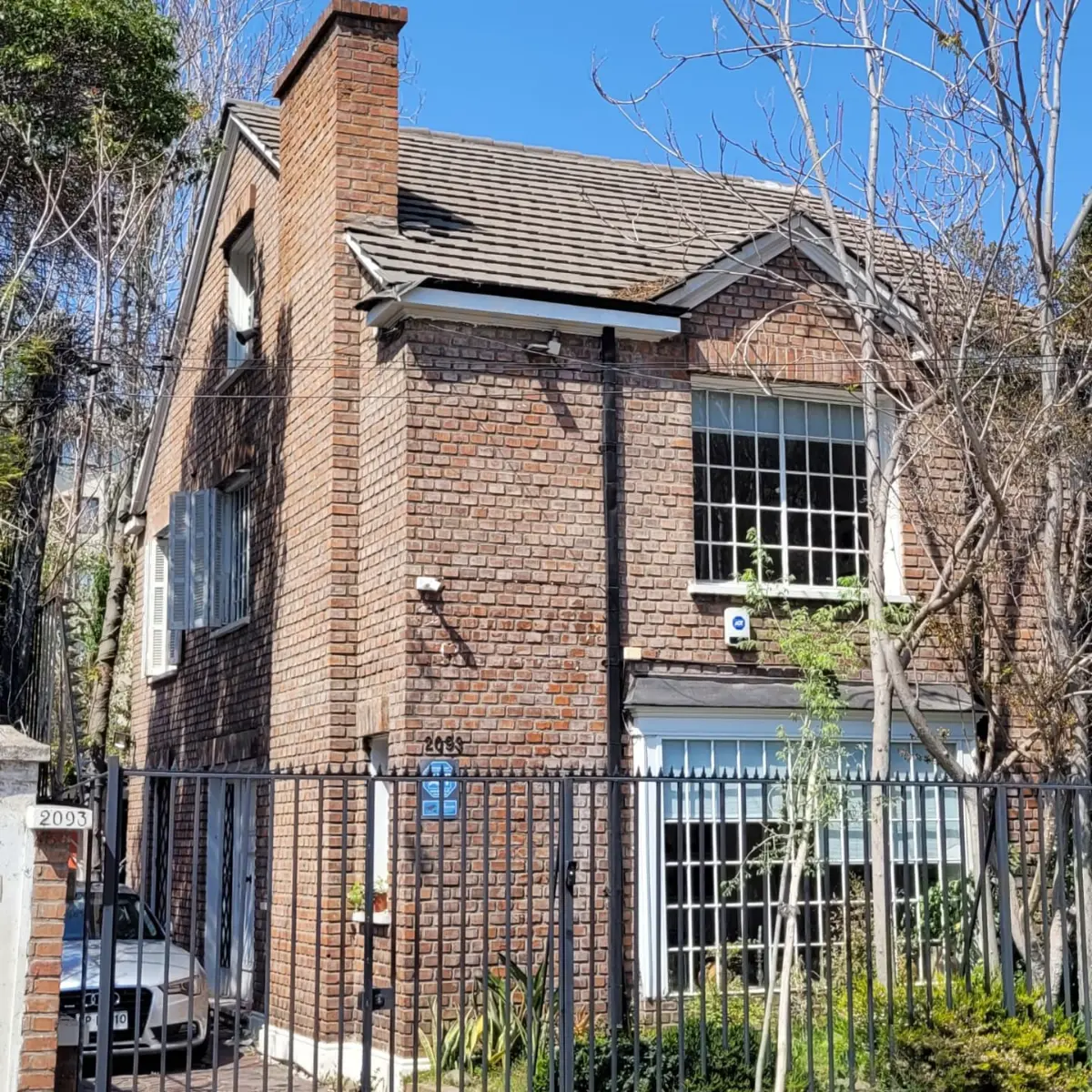 https://images.propercial.com/properties/82105/e24ccc71-53b1-52ed-b566-59e7947d9c03.webp
