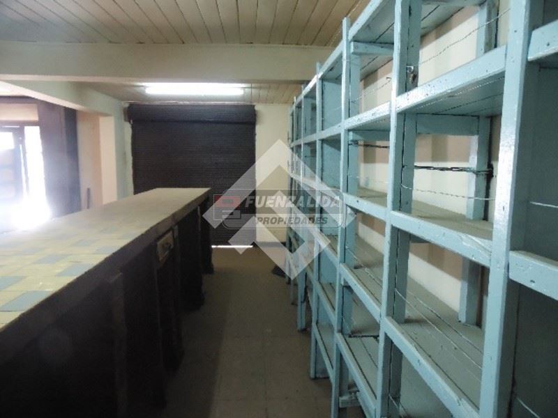 https://images.propercial.com/properties/FNZA/d3f30a95-8df5-5721-b309-40d0d3a9d602.jpeg