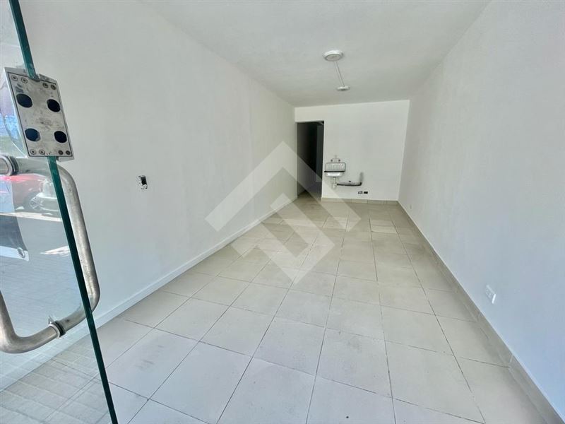 https://images.propercial.com/properties/FNZA/ff4e8a2b-d60b-5aac-b657-3f0ac04f47a2.jpeg